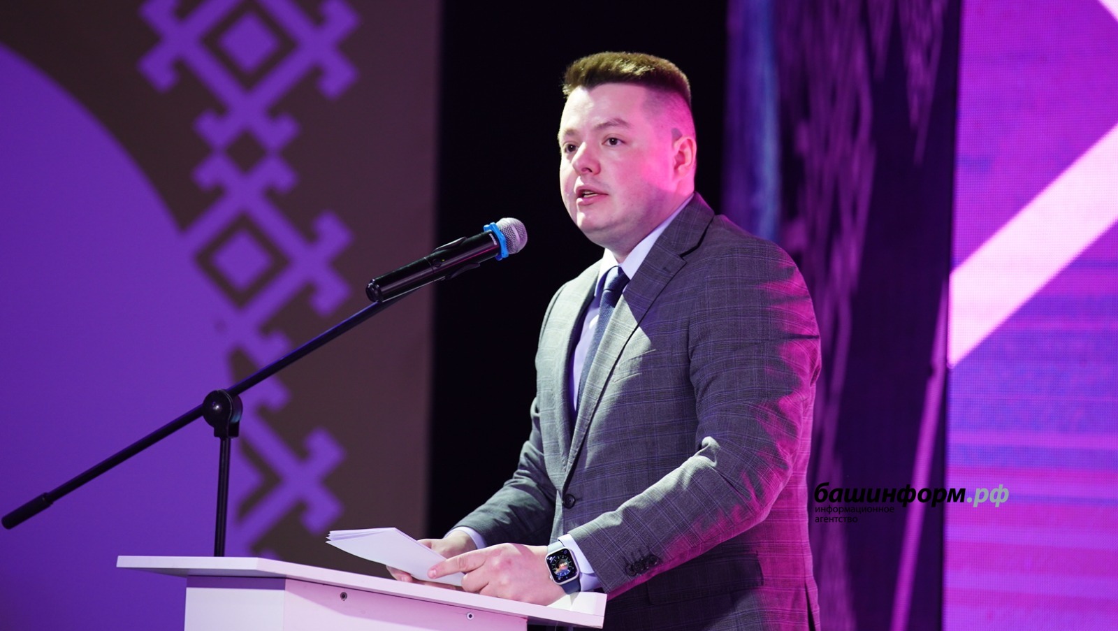 Олег Яровиков