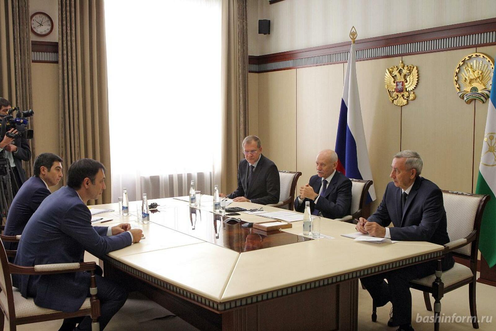 Олег Яровиков