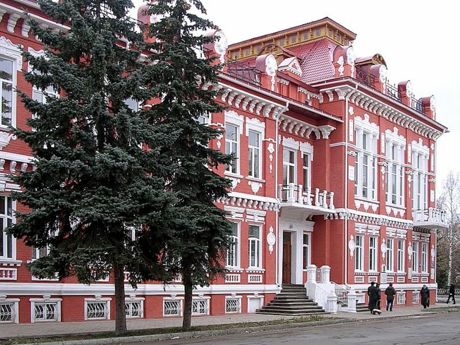 Радий Хәбиров архитекторҙарҙы уҡытыуҙы финанслау мөмкинлеген ҡарарға ҡушты