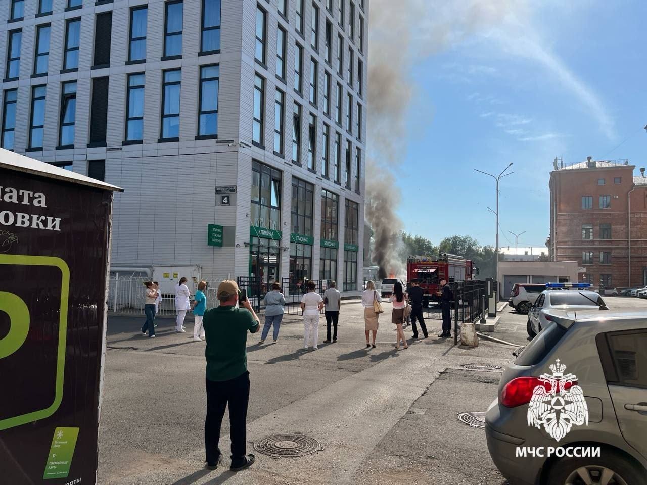 Любит тачки, но прав нет и судим за наркотики: нашли уфимца, чей внедорожник загорелся возле Гостинки