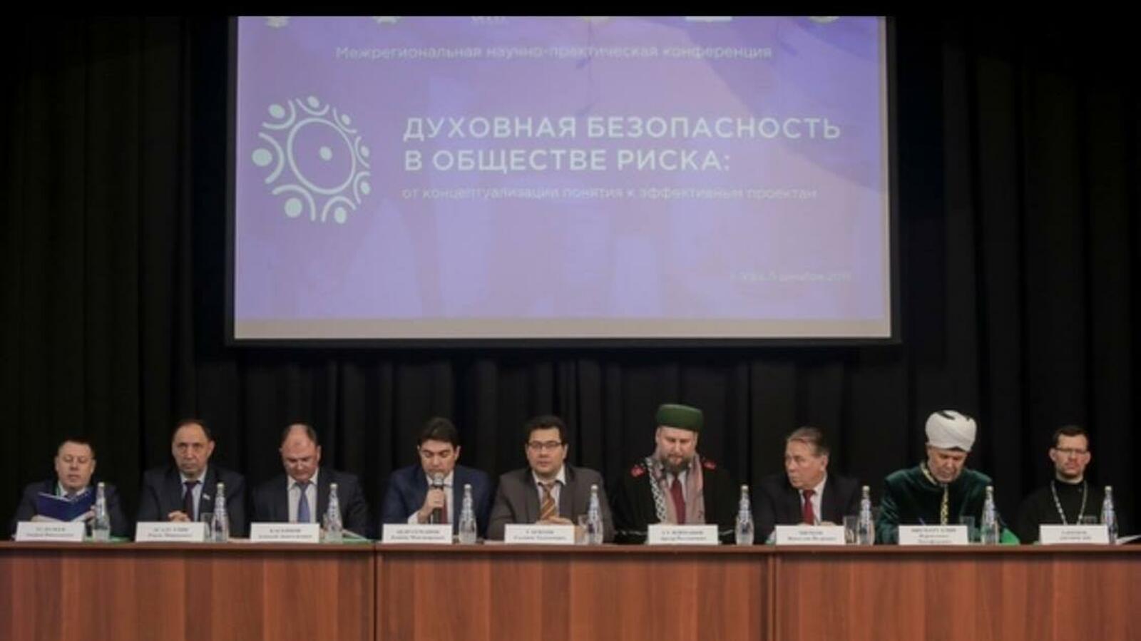 с страницы Раиля Асадуллина в Фейсбук