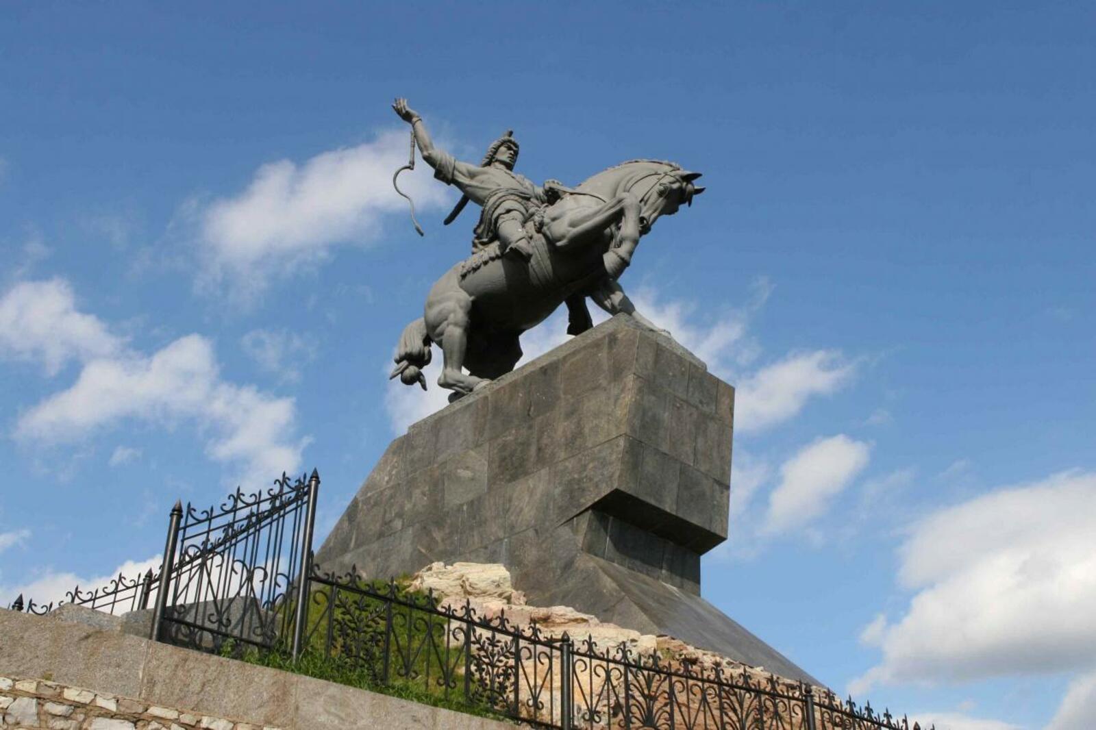 Олег Яровиков