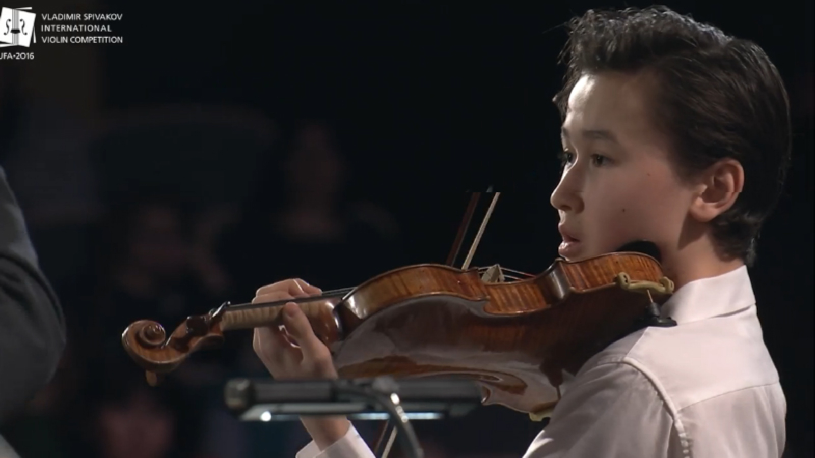 с онлайн-трансляции и автора