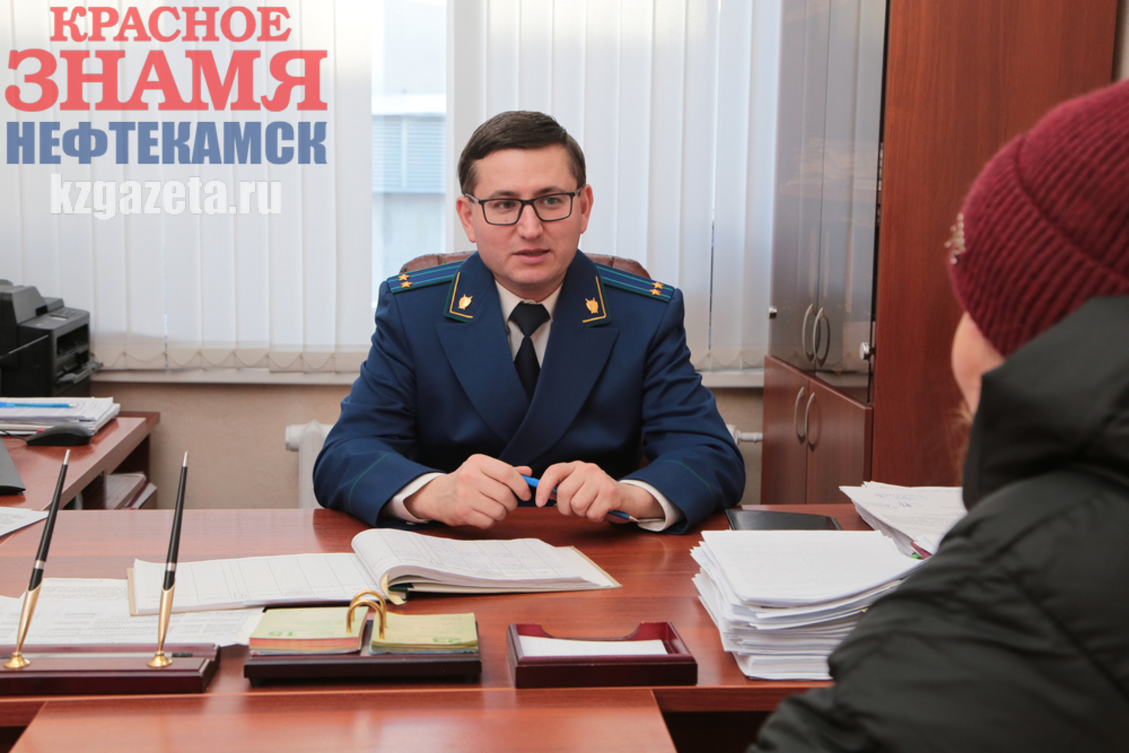 Руслан Никонов, «КЗ».  Заместитель прокурора города Р.Насибуллин ведёт приём граждан.