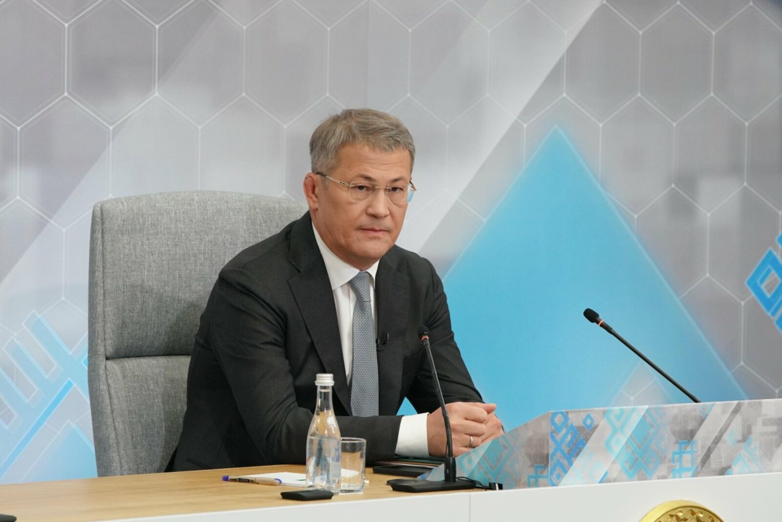 Олег Яровиков