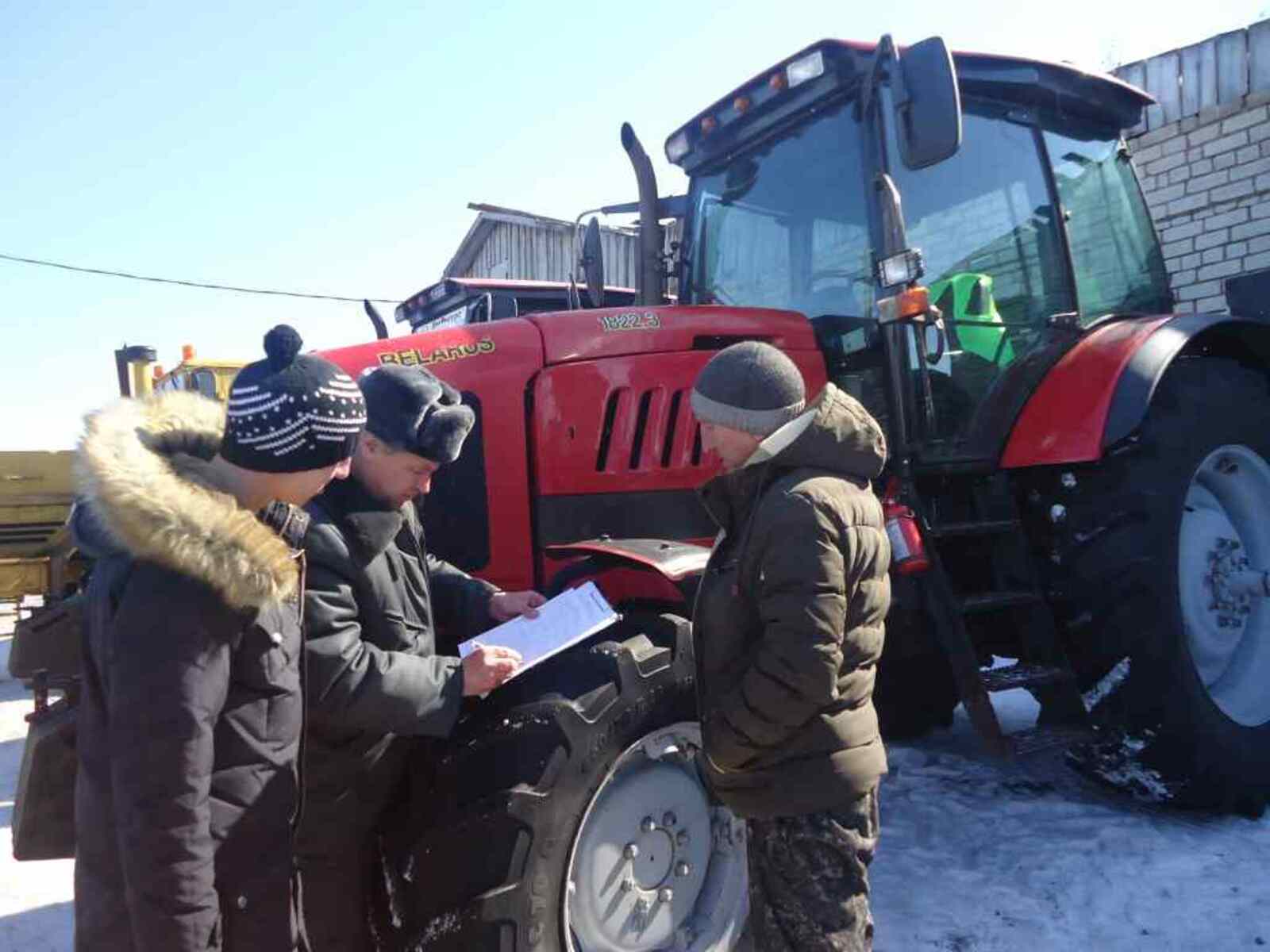 Очередную проверку технического состояния «железных коней» механизаторы ООО АП «Восход-СТ» прошли успешно.
