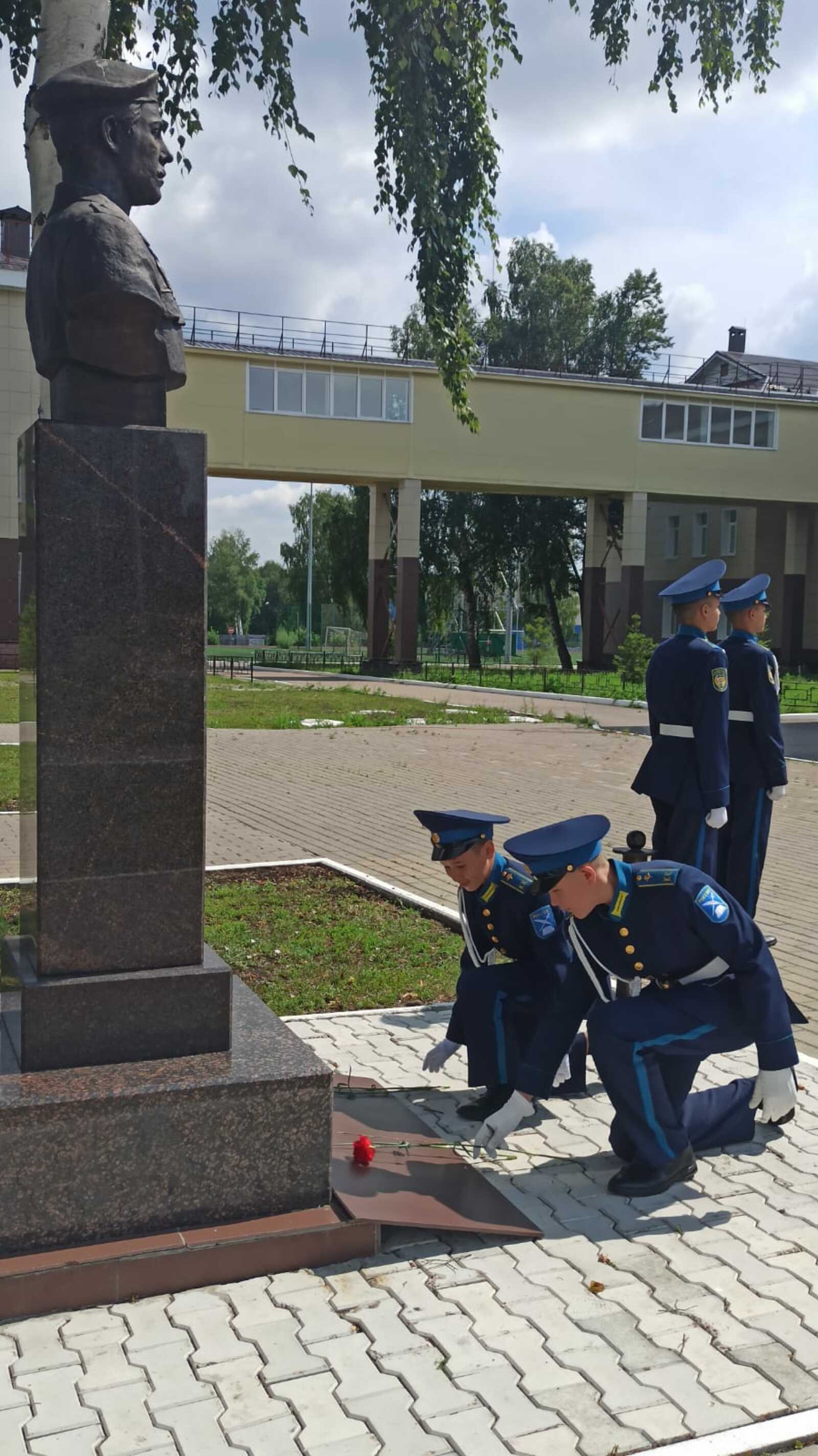 Благодарные потомки Александра Доставалова почтили память в кадетском корпусе