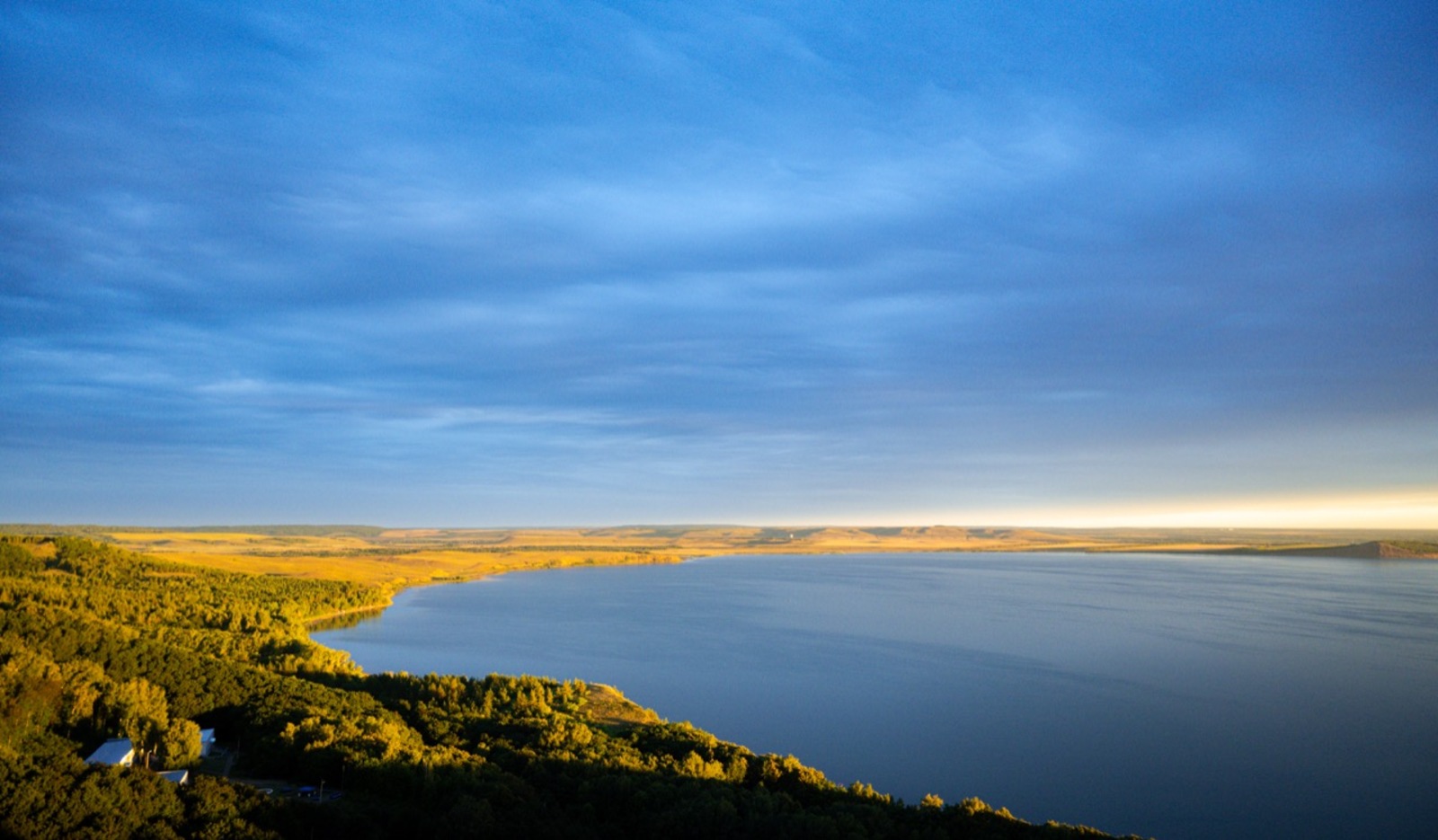 Крупнейшее озеро республики погибает