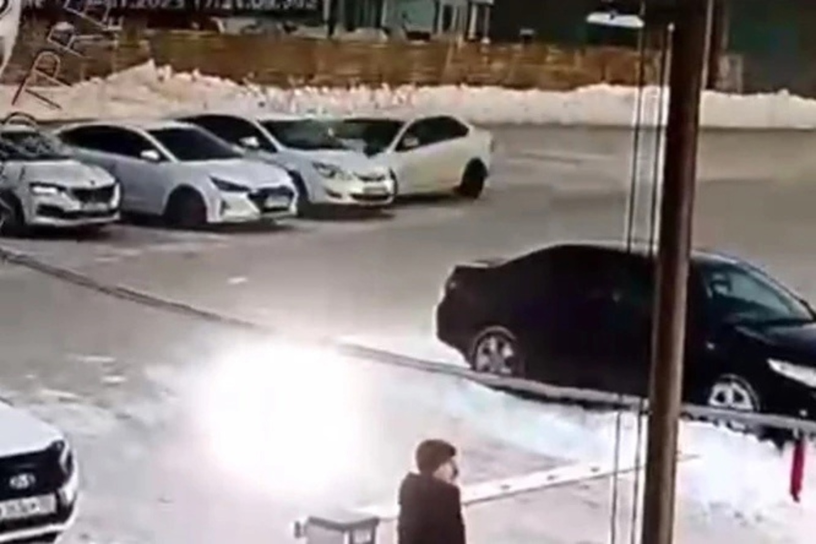 В Башкирии  пьяный водитель иномарки протаранил четыре припаркованные легковушки