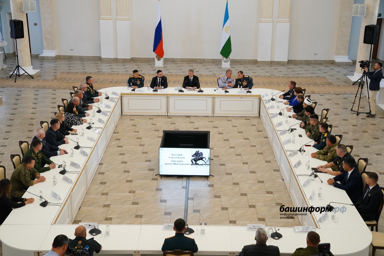 Олег  Яровиков