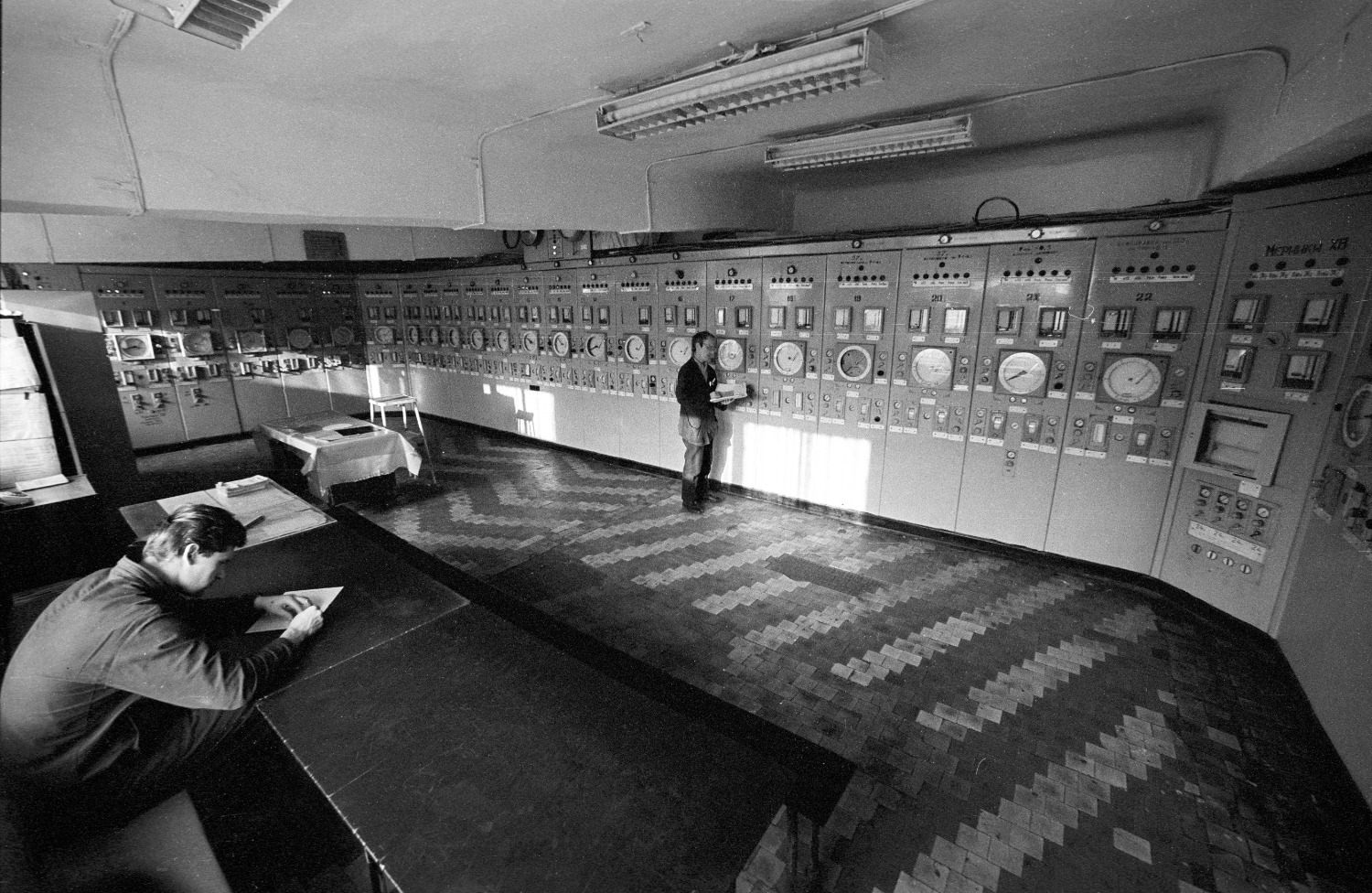 БСК предоставлено пресс-службой АО "БСК" 1996 год. Операторная отделения полимеризации, корпус 1304