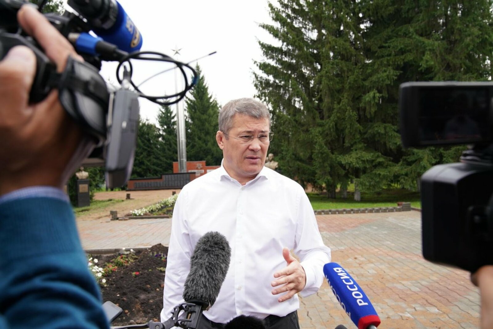 Олег Яровиков