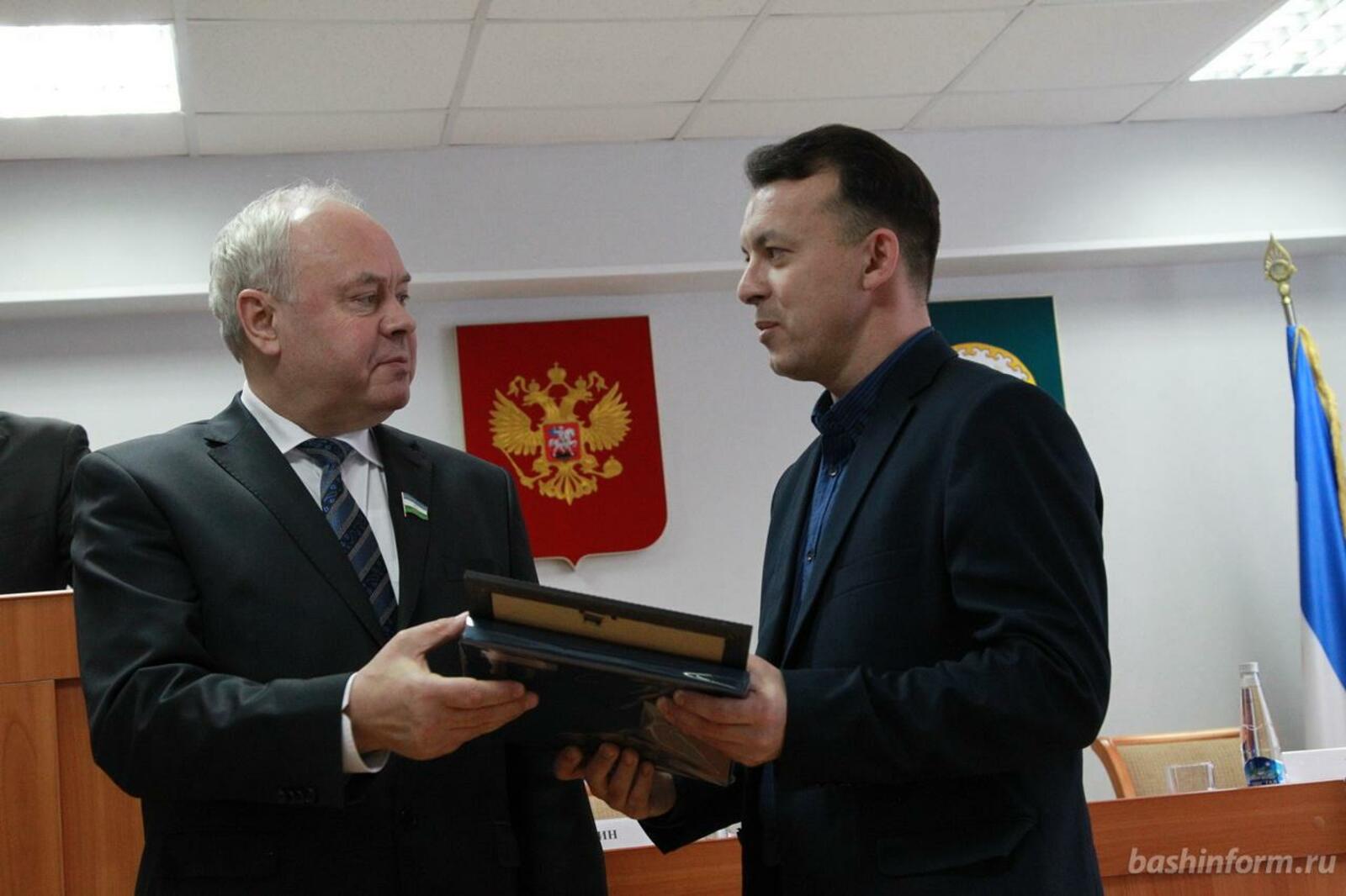 Олег Яровиков и пресс-служба "Единой России"