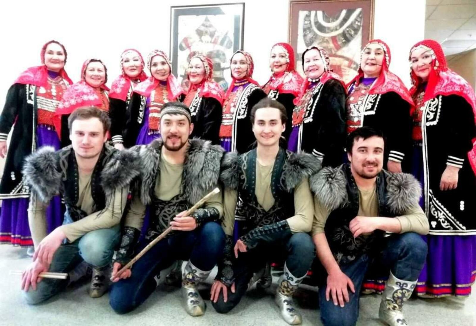 Фольклорный коллектив РДК и участники уфимской этно-рок группы «Аргамак» в день выступления на республиканской сцене.