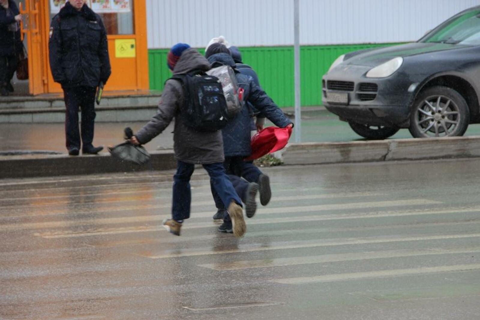 автор