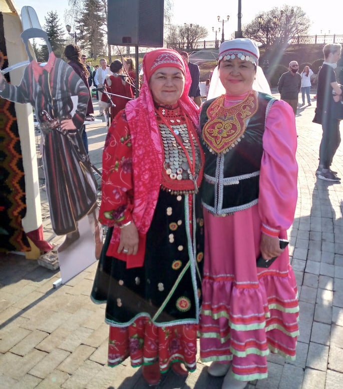 Фотовыставка ко Дню национального костюма в Кумурлинском СДК