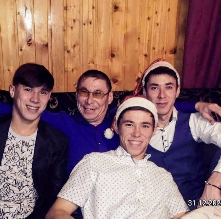 архив семьи Абдуллиных Старшие сыновья с отцом