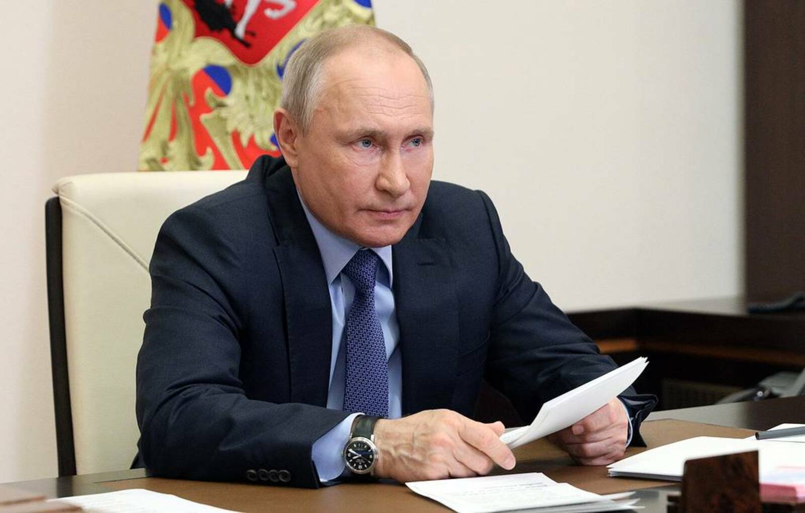 Владимир Путин попросил не навязывать россиянам вакцинацию