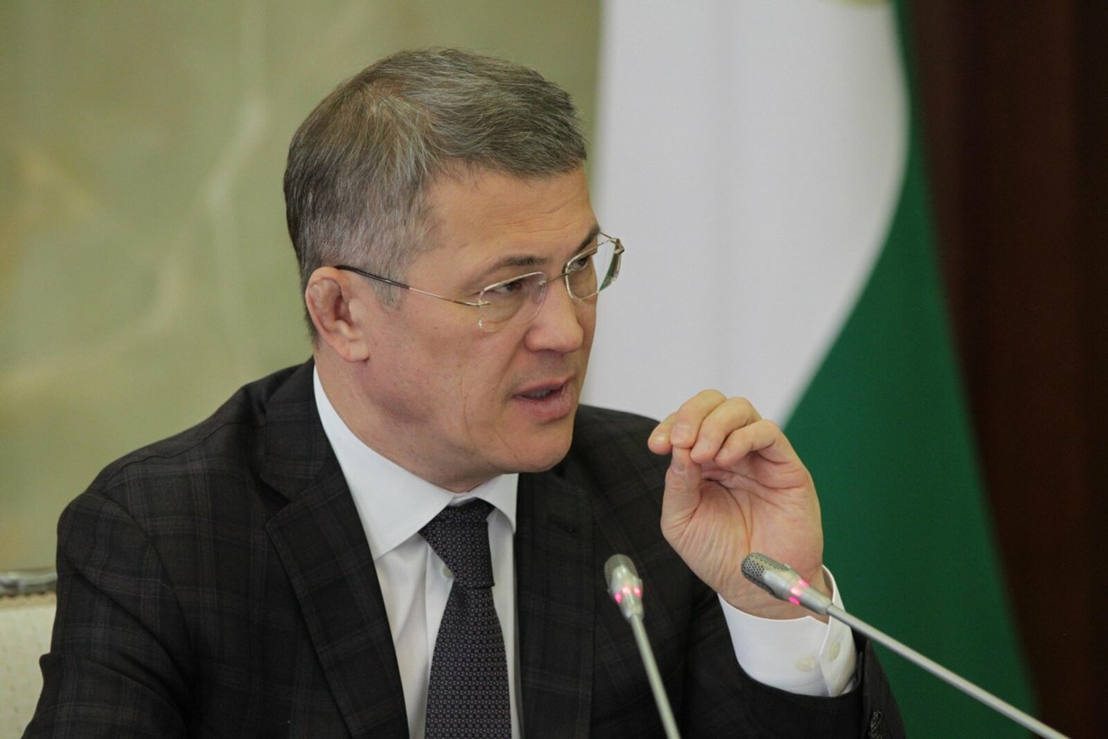 Олег Яровиков