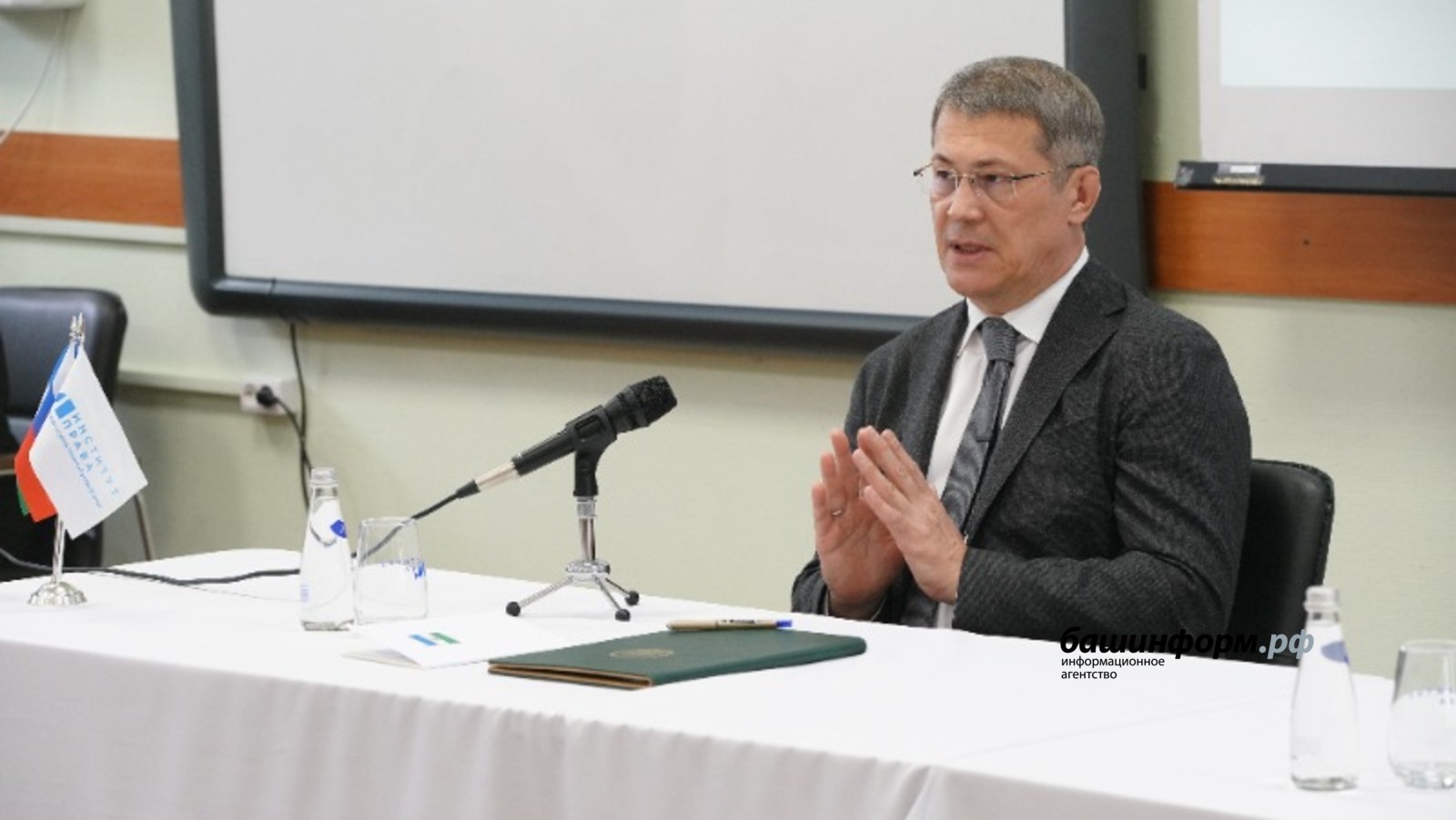 Олег Яровиков