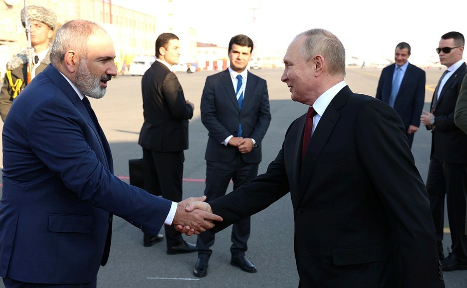 В. Путин прибыл в Ереван