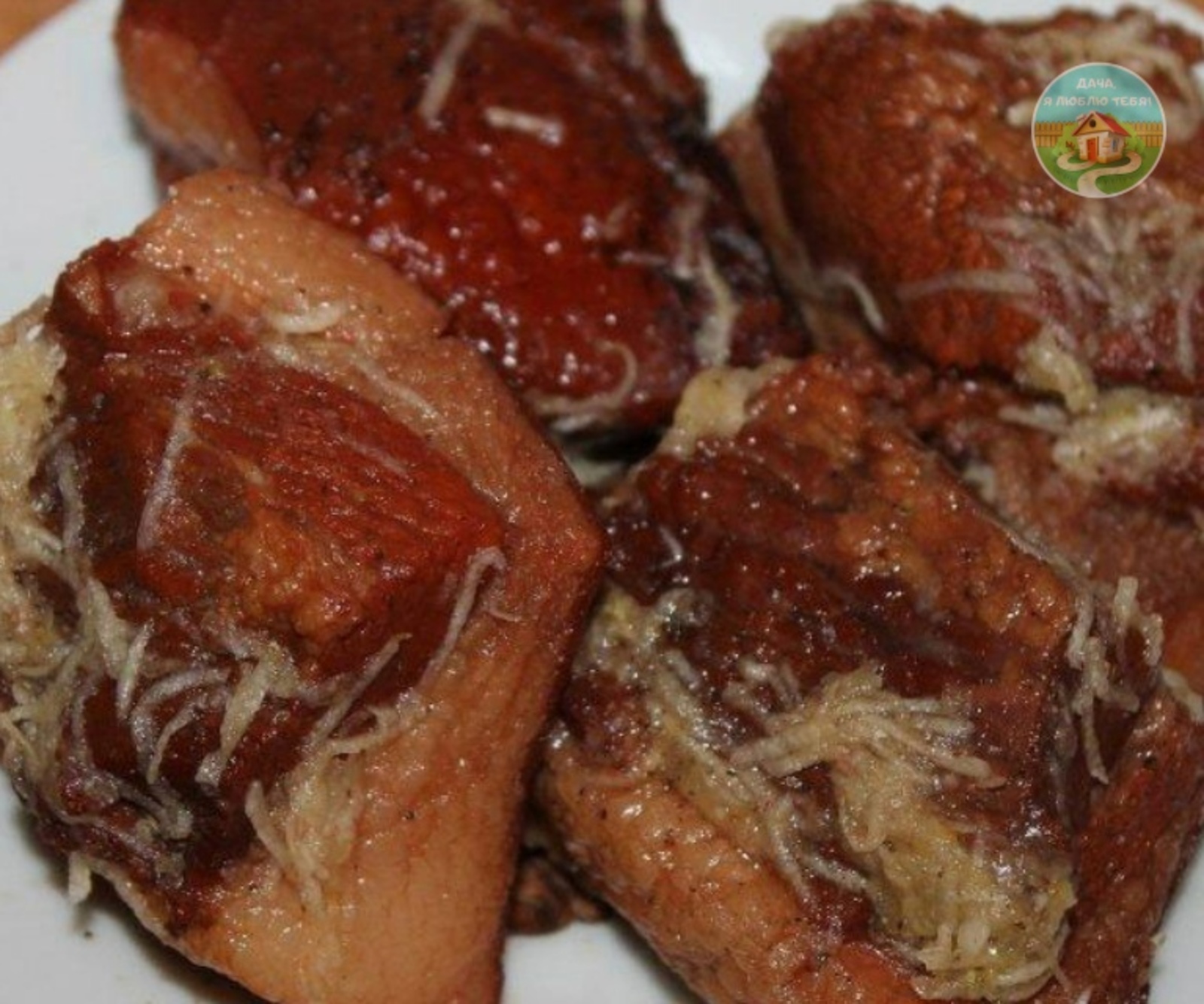 Варёное сало в луковой шелухе