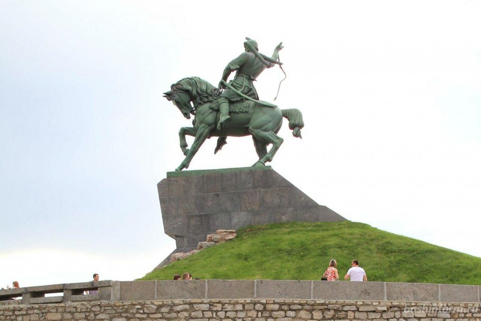 Олег Яровиков
