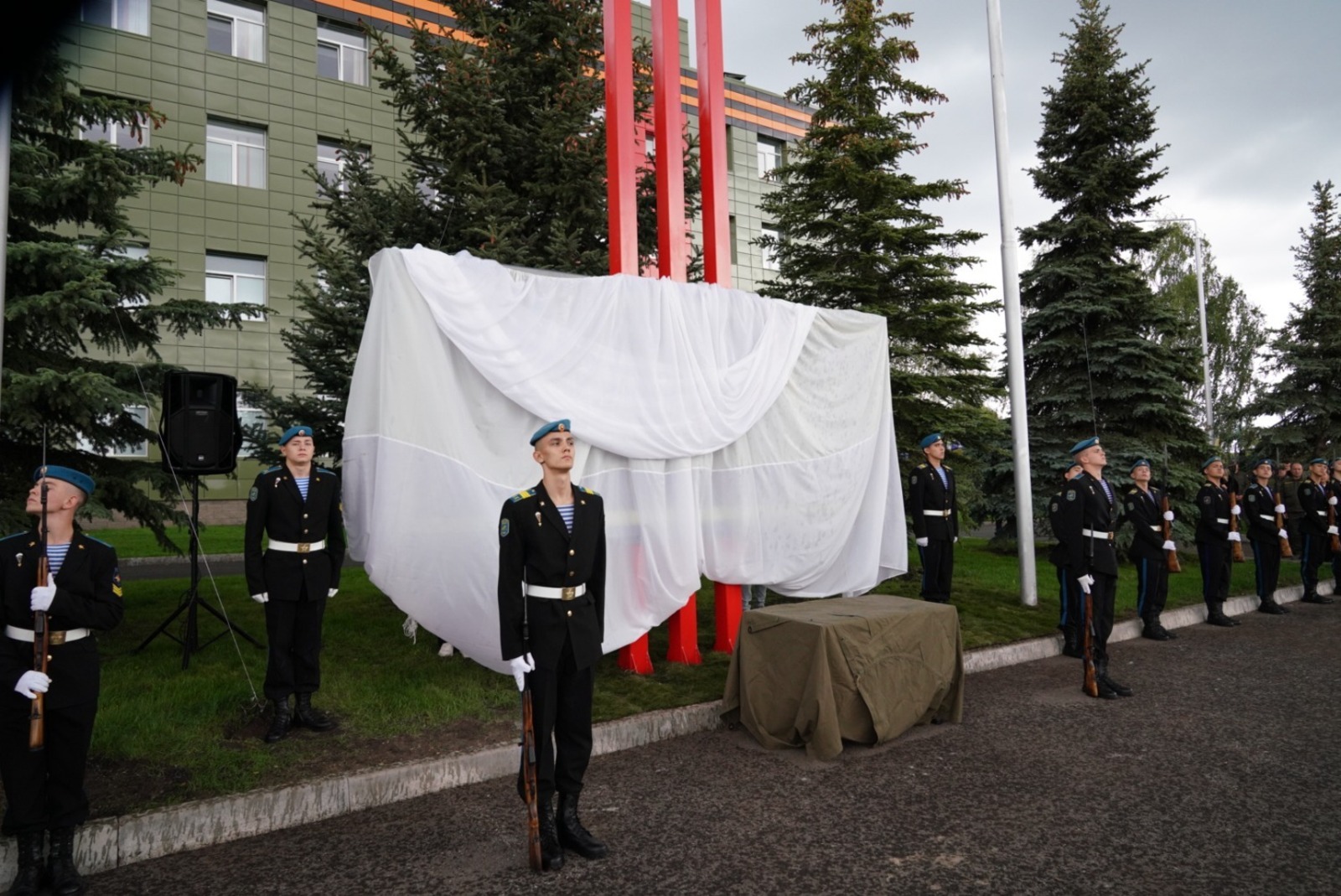 В уфимском парке «Патриот» открыли стелу в честь Героя России Максима Серафимова
