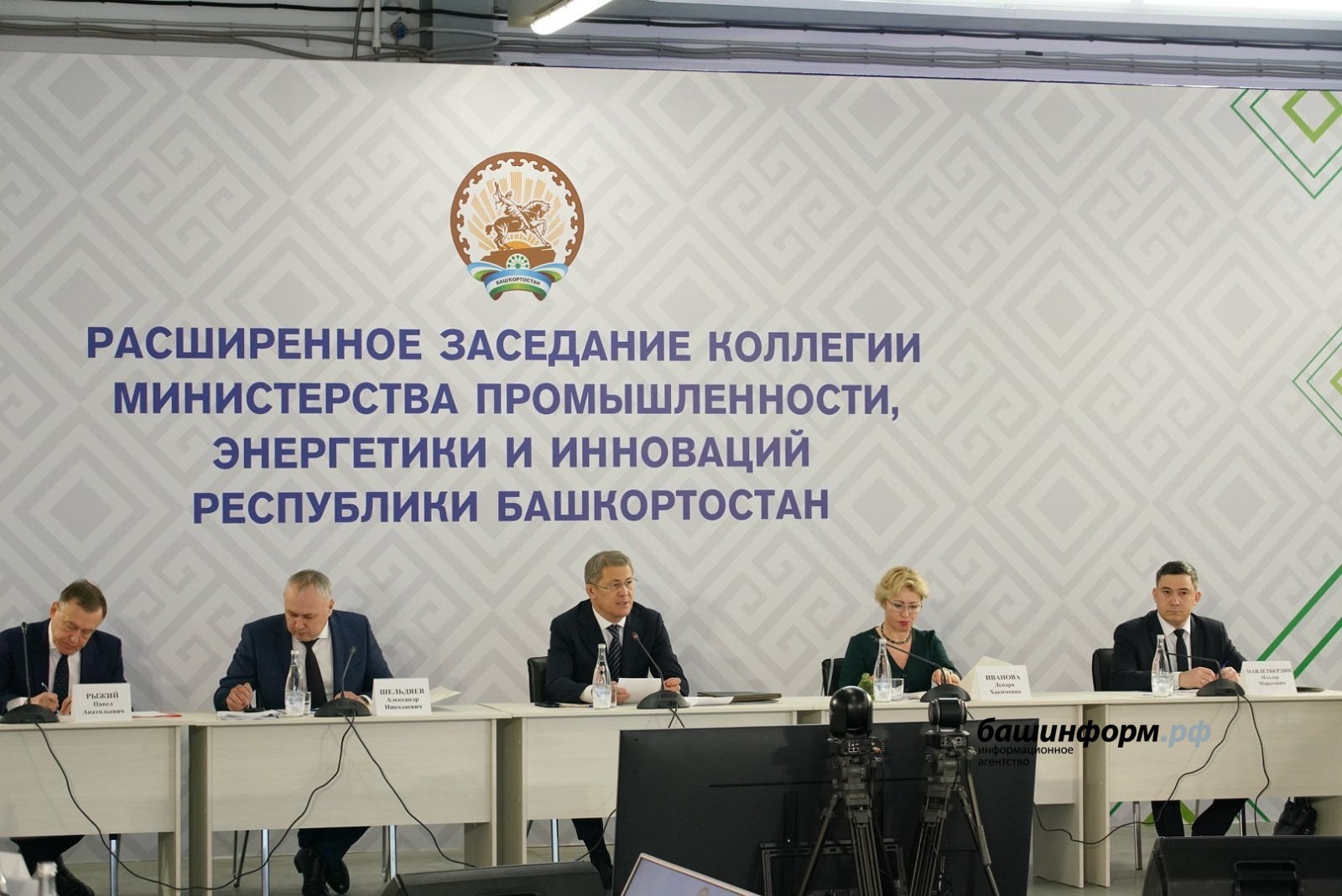 Олег  Яровиков