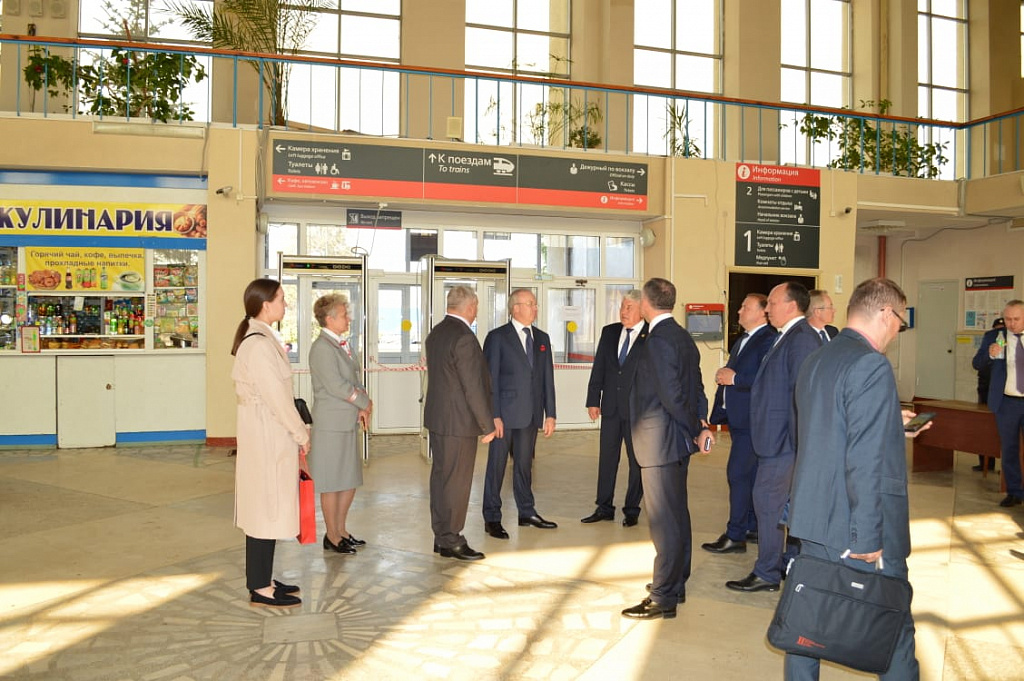 В Башкирии премьер-министр Андрей Назаров открыл пешеходный мост на станции Янаул