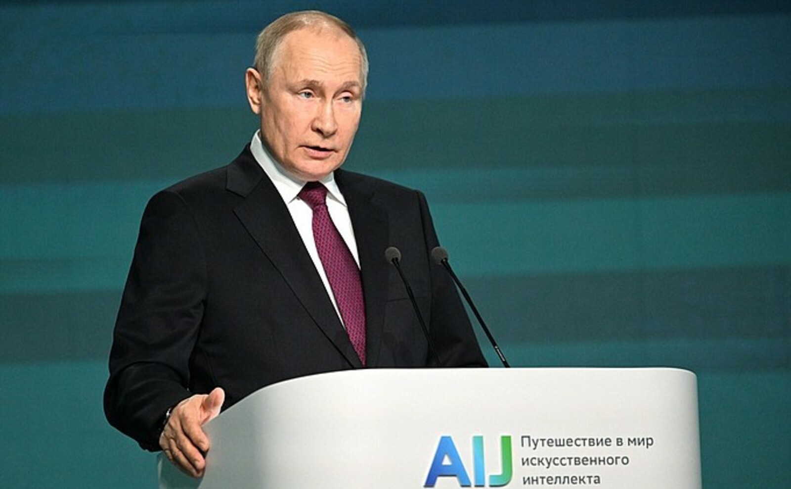 Путин заявил, что Россия будет и далее усиливать поддержку IT-отрасли