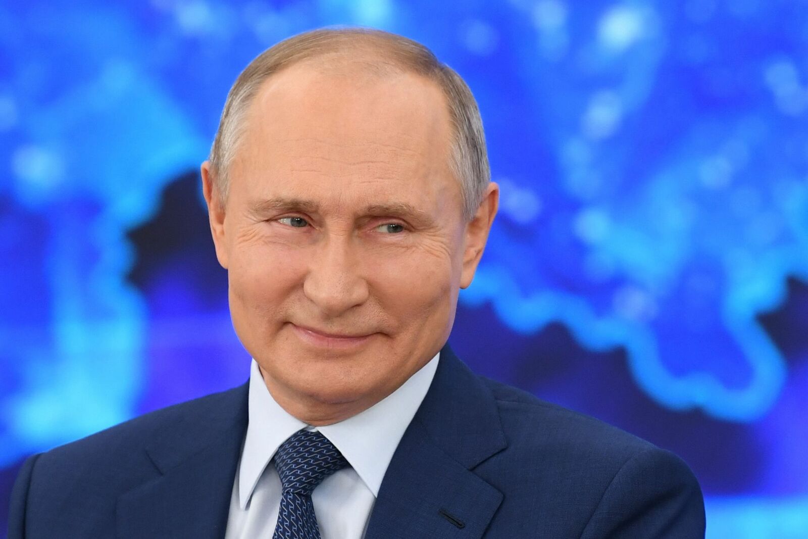 Путин назвал единство и дружбу народов России основой для благополучия страны в будущем
