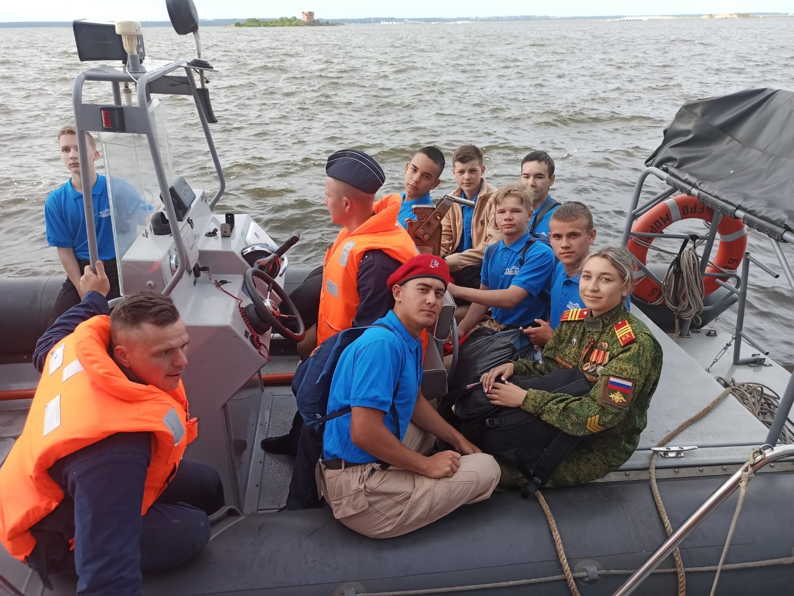 Воспитанники военно-патриотических клубов Башкирии приняли участие в Главном военно-морском параде в Санкт-Петербурге