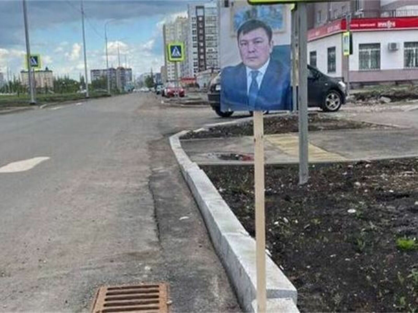 Жители Стерлитамака добились ремонта разбитых дорог портретами чиновников