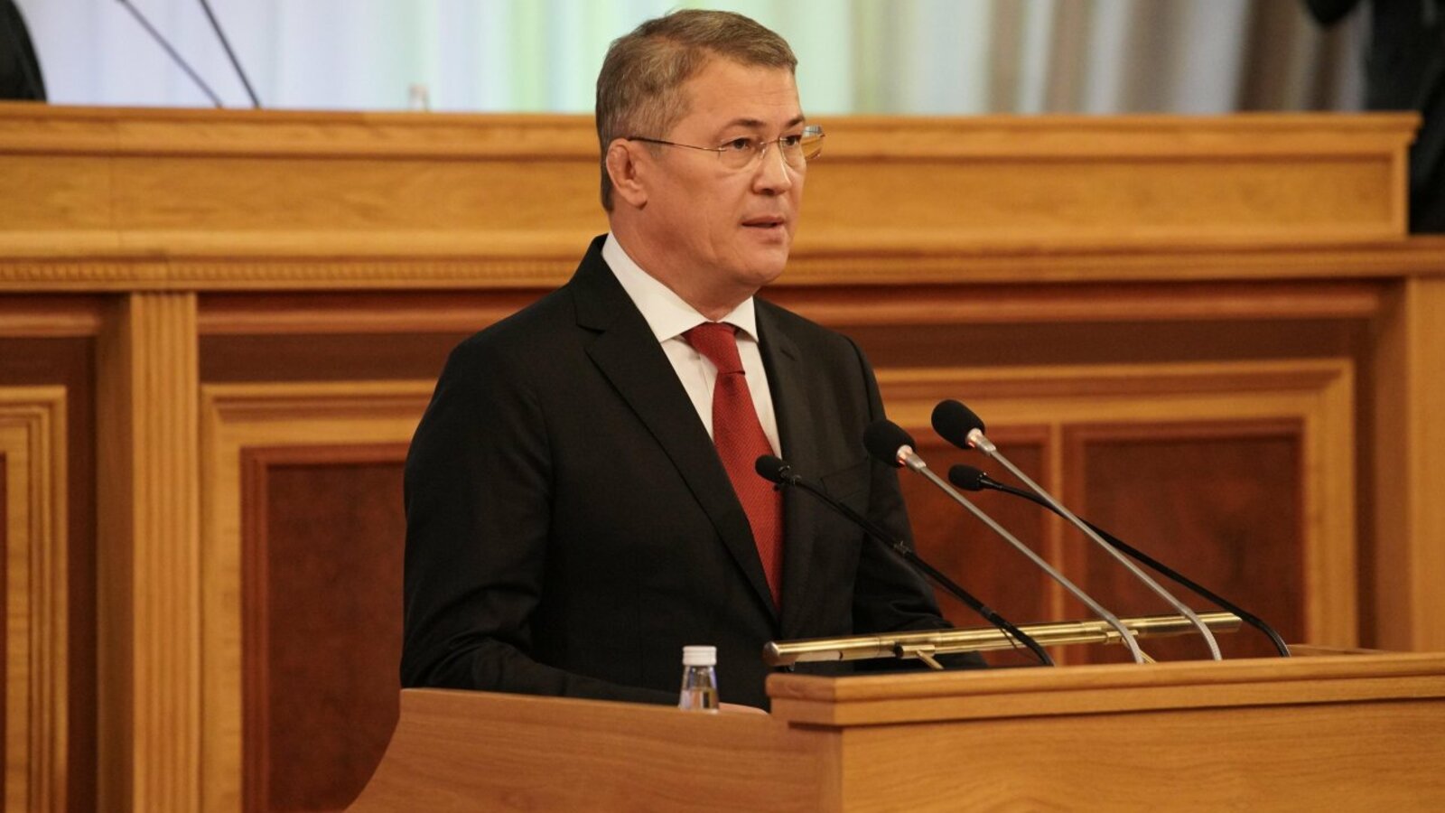 Олег Яровиков