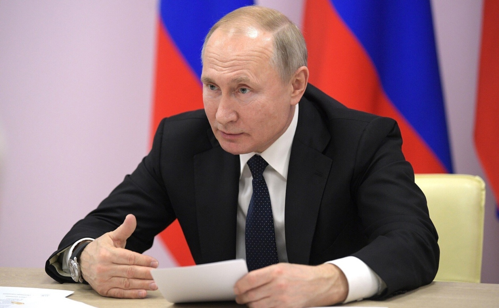 Владимир Путин ташламалы ипотеканың ставкаһын төшөрөргә ҡушты