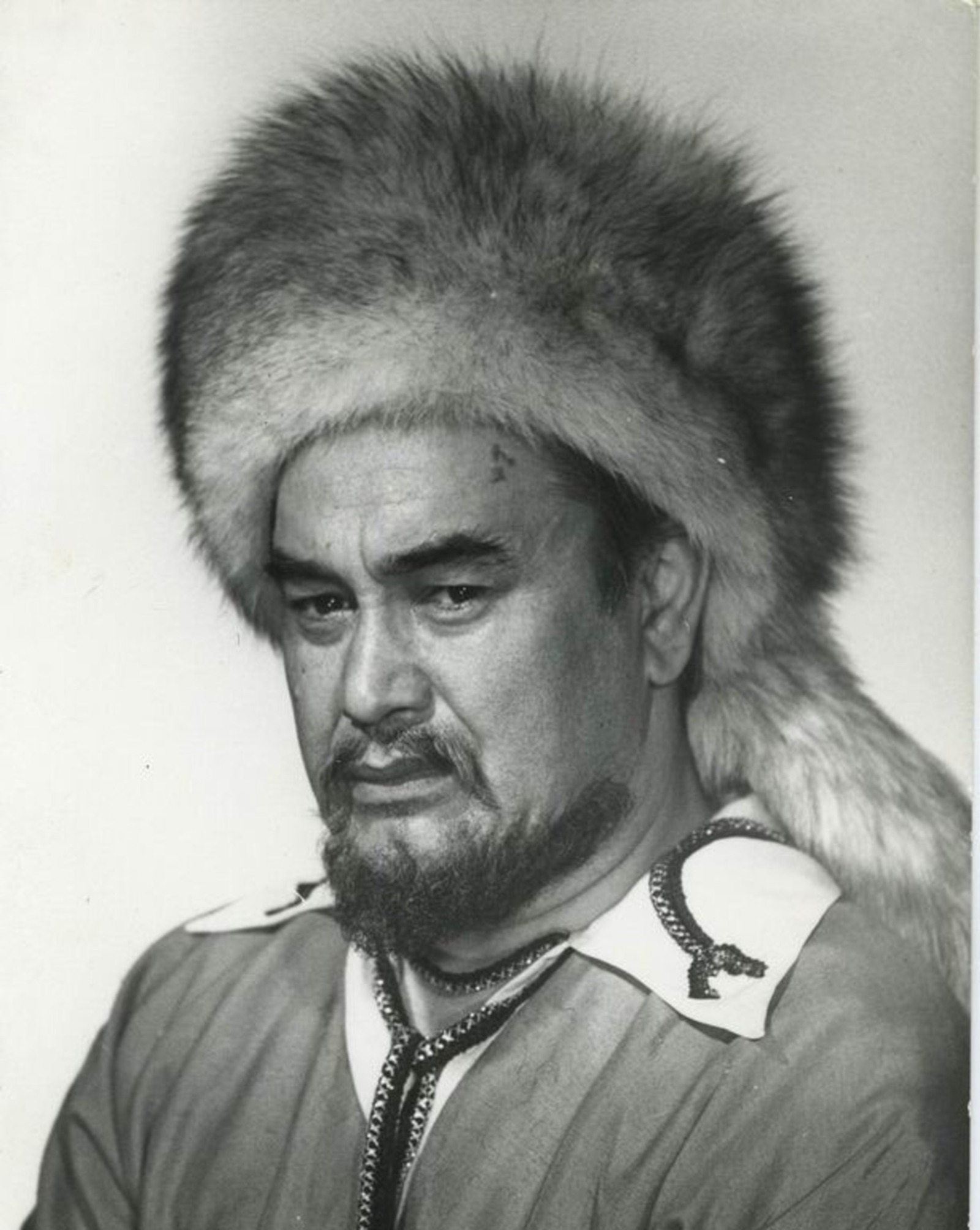 Буряты и башкиры. Шапка казахская с мехом. Знаменитые личности башкортостана. Знаменитые люди башкортостана. Башкиры внешность.