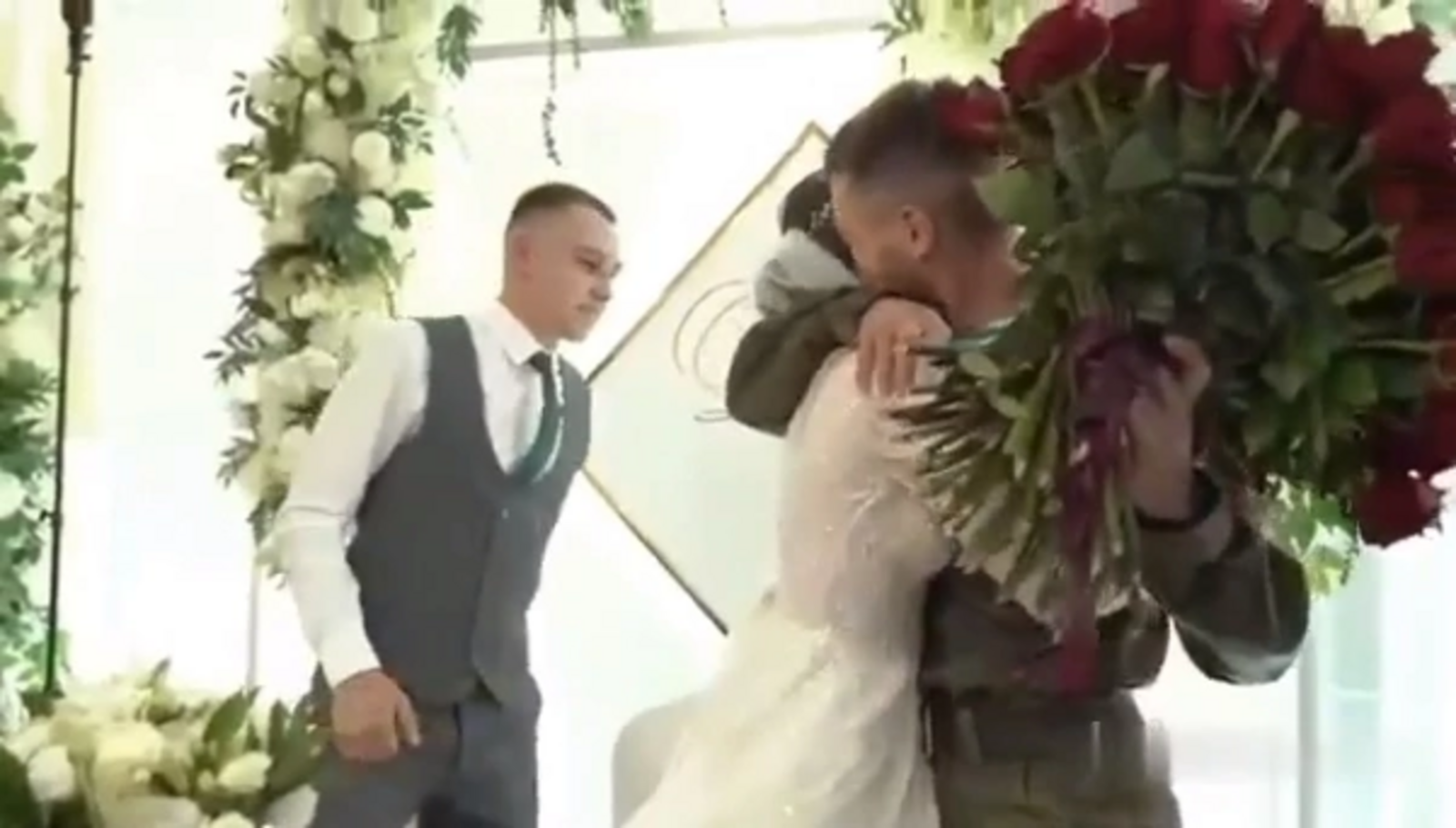 В Башкирии участник СВО поздравил сестренку с днем свадьбы