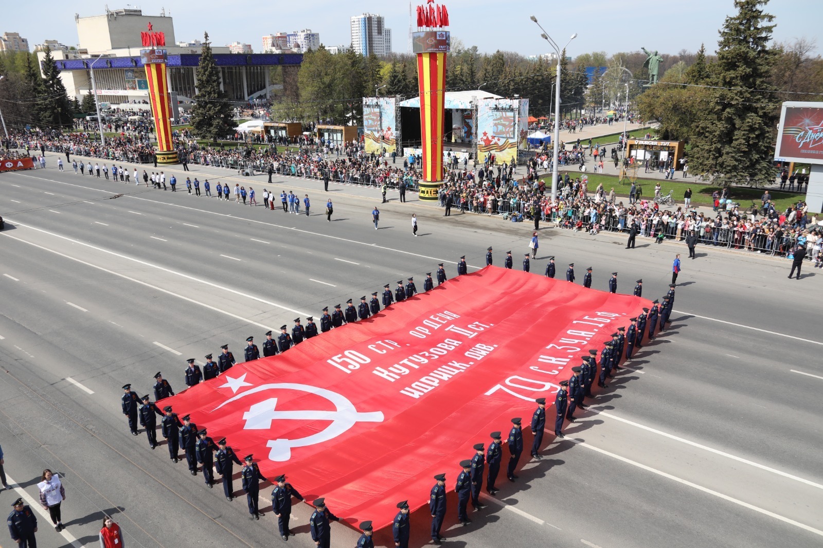 В Башкирии на 9 мая на зданиях органов власти будут вывешивать копии Знамени Победы