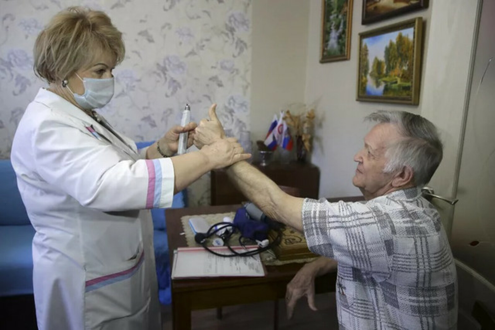Какую дополнительную медицинскую помощь могут получить пожилые люди?
