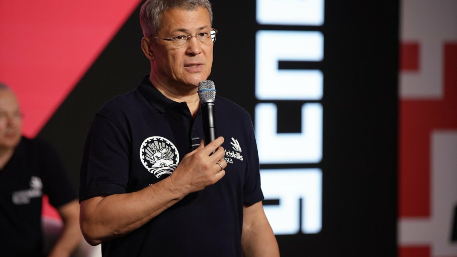 Олег Яровиков