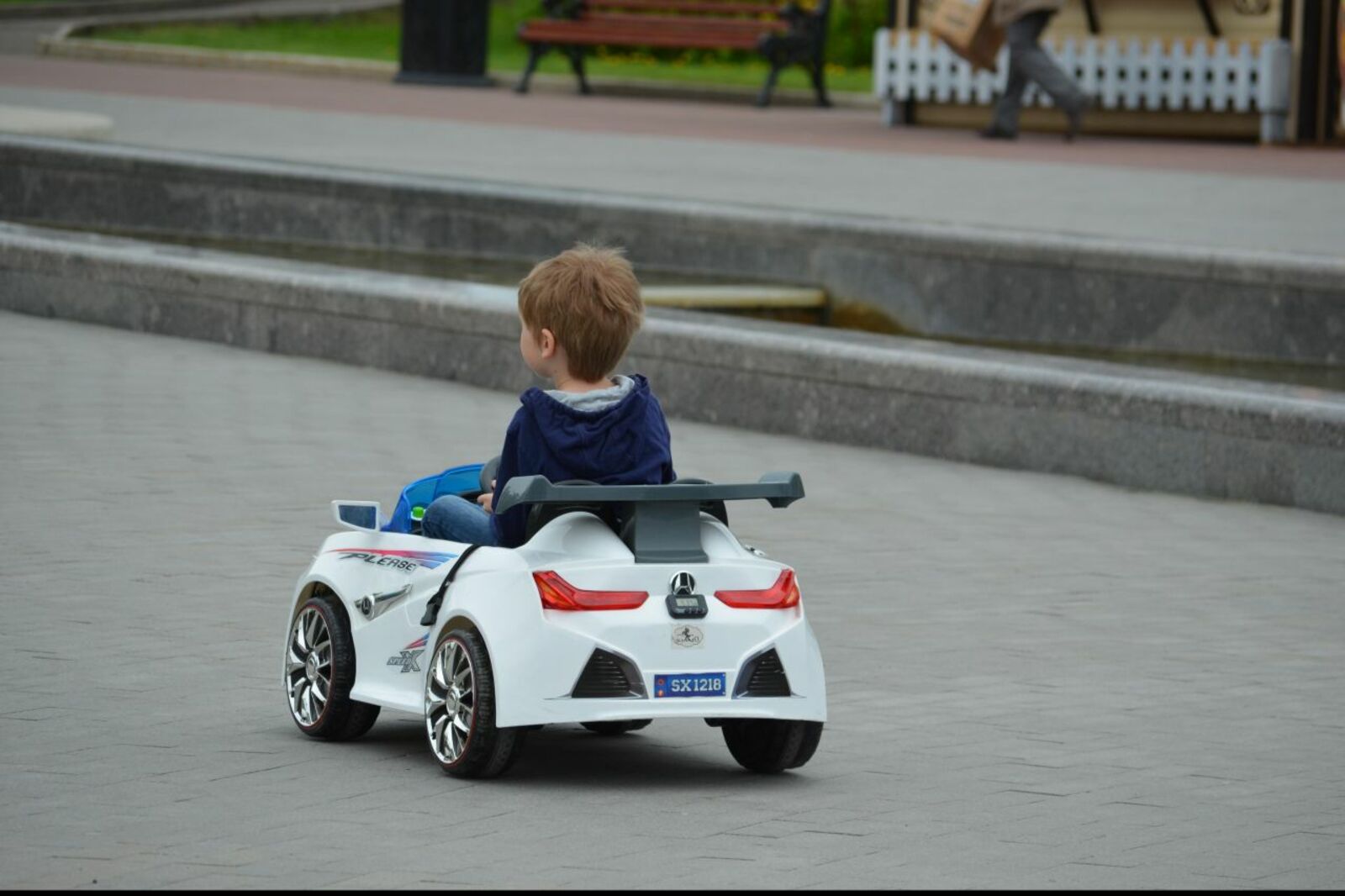 автор
