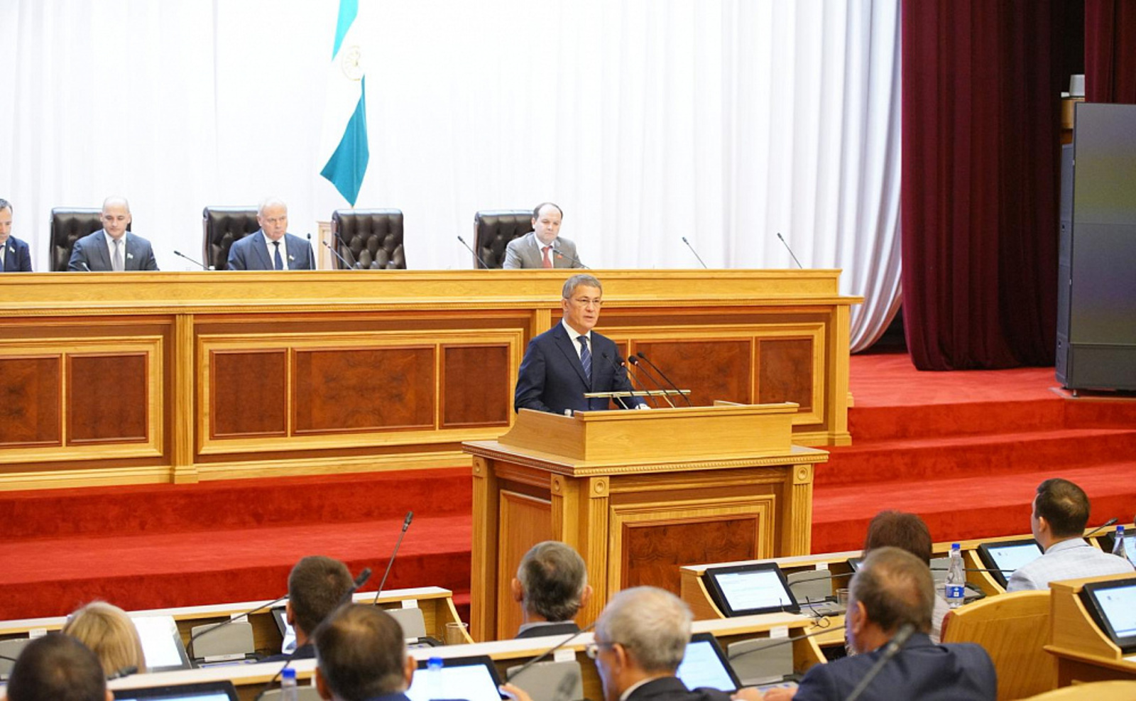 Радий Хабиров: «В эти важные для Отечества дни хочу обратиться ко всем жителям республики»