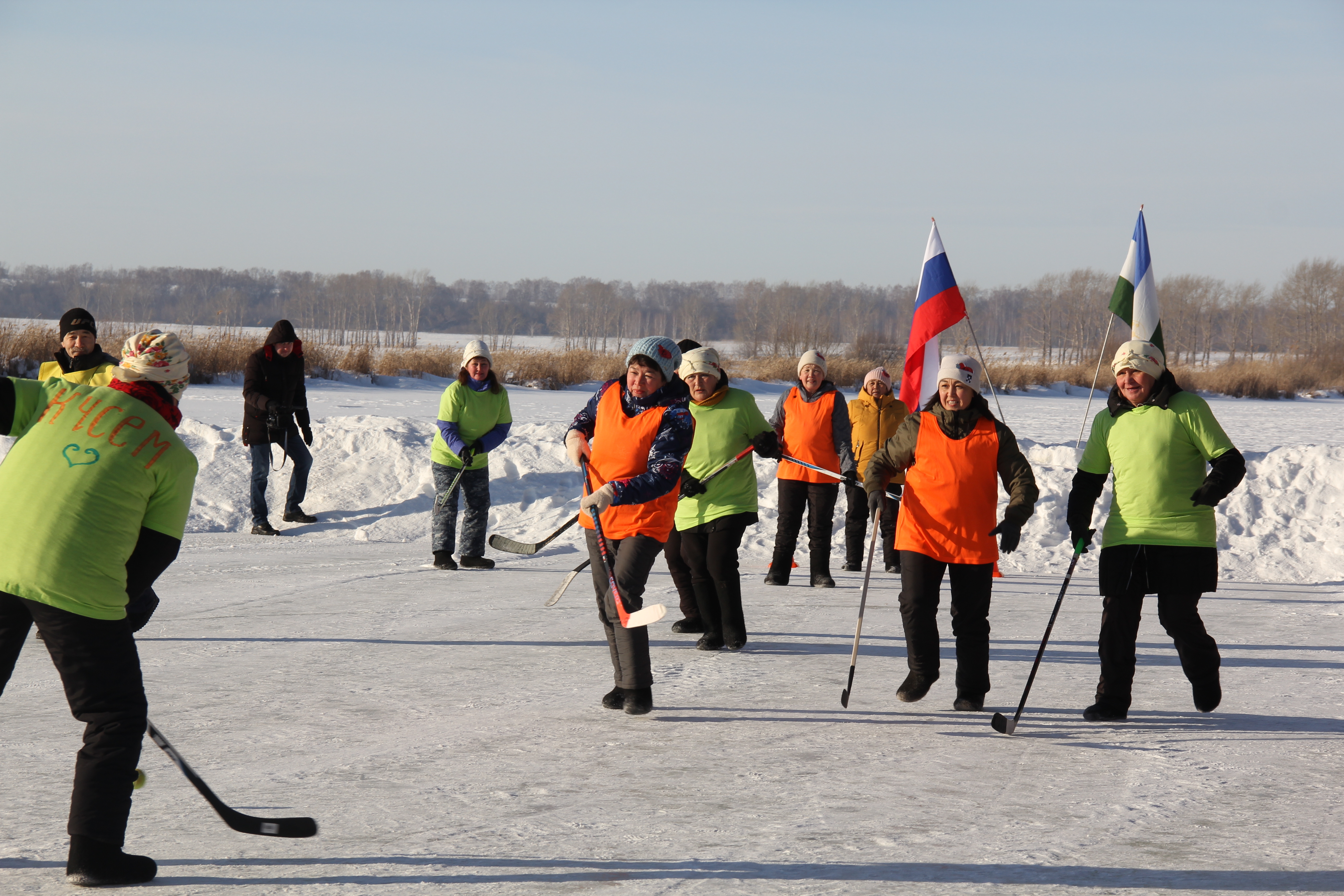 В Чишминском районе состоялся Первый турнир по хоккею в валенках среди женщин 40+