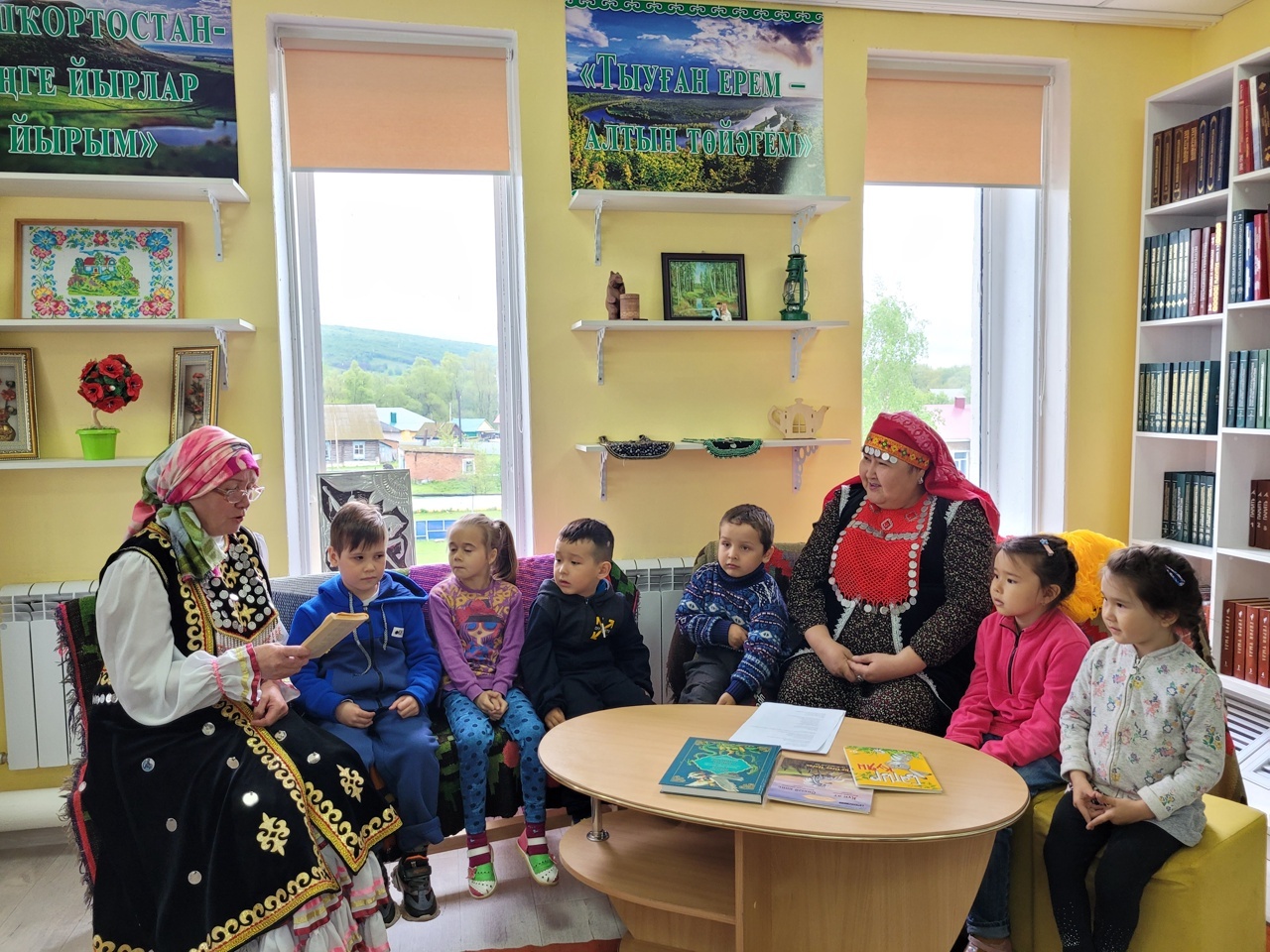 В сельской библиотеке села Верхнеиткулово провели литературно-познавательное путешествие