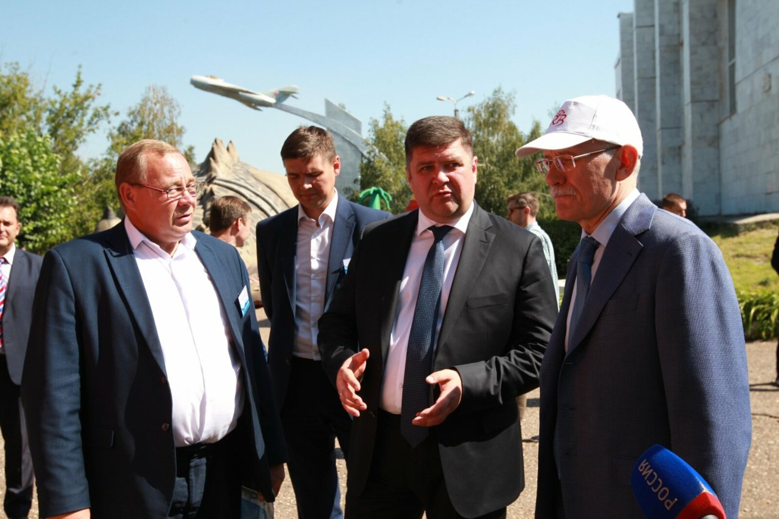 Олег Яровиков