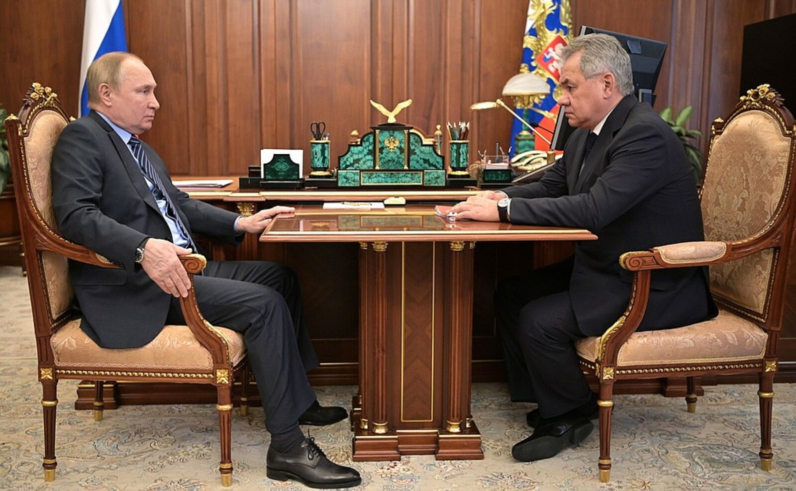 Министр обороны доложил Владимиру Путину о выполненных миротворцами в Казахстане задачах