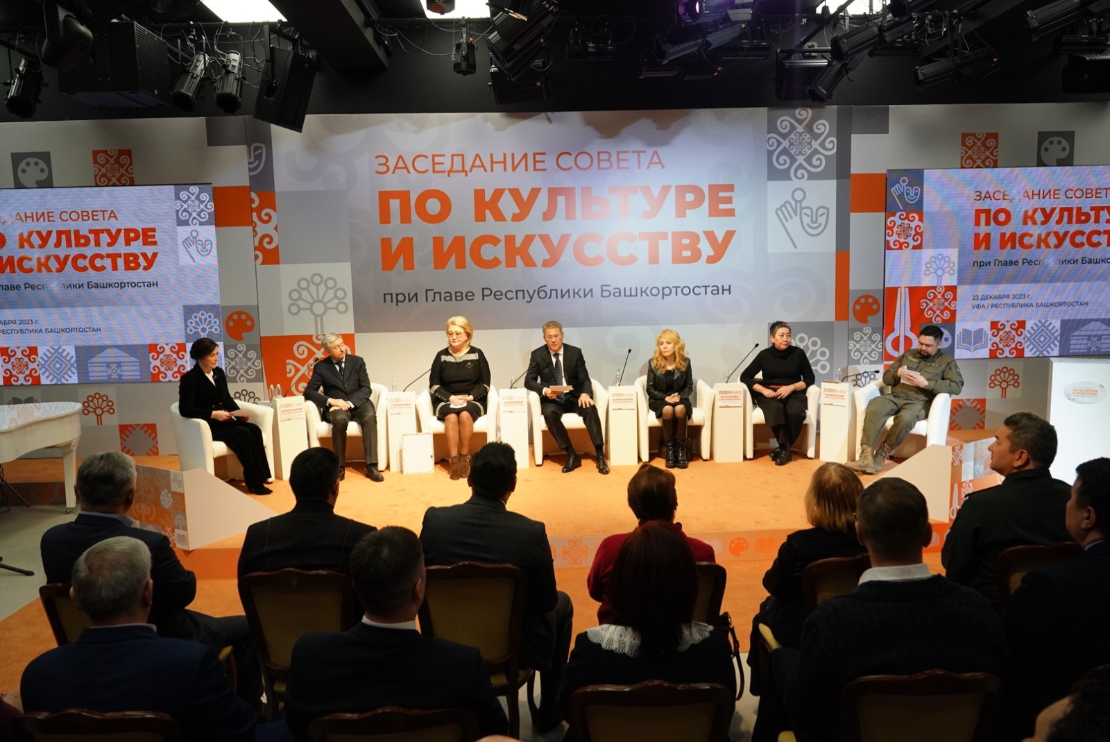 Олег Яровиков