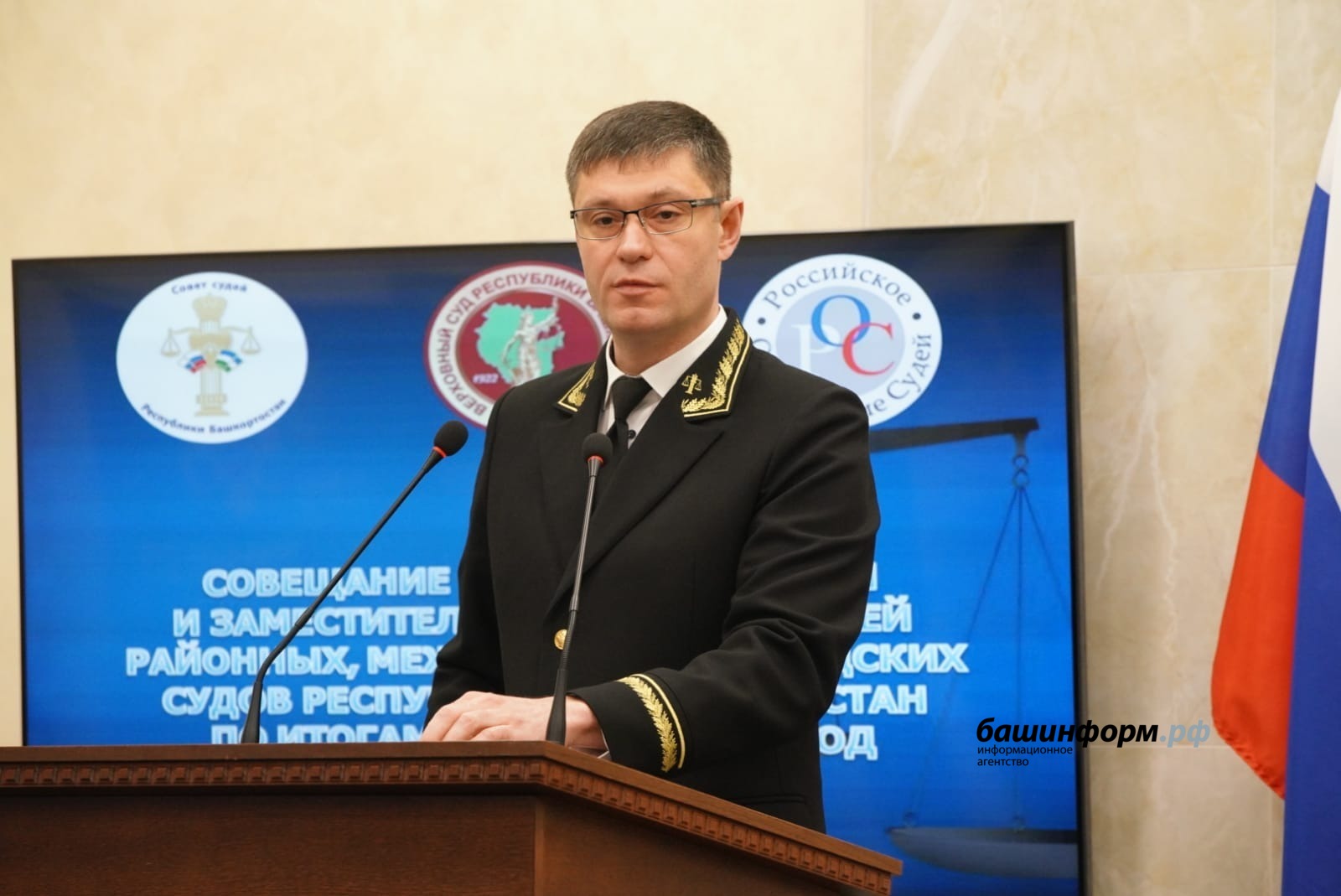 Олег Яровиков