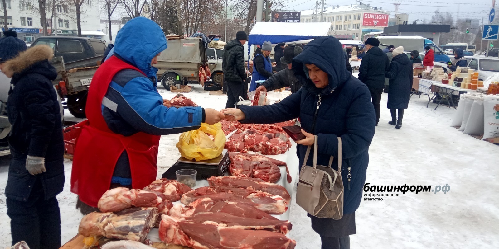 Мэр Уфы поручил на предстоящих ярмарках продавать мясо в холодильниках